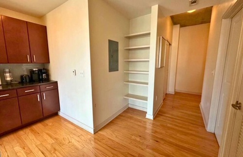 Central Business District Condo | Modern 2BR Downtown Houston High-Rise w/Skyline Views, Rooftop Pool & 24h Gym