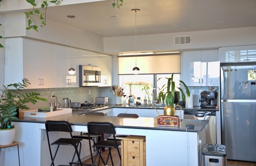 Silver Lake House | Modern 2BR + Loft Family Home, steps to Echo Park
