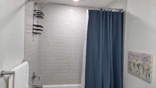 Southeast Calgary Apartment | Modern 2BR near Hospital, YMCA, Stores