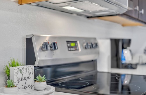 Jarrell Apartment | Modern 2BR w/Pool+Gym+Game Room + Min to St. David's Hosp