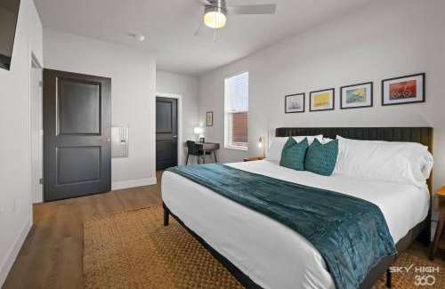 Rogers Apartment | Modern 2br2ba Aptnear Walmart Campus & Hospital