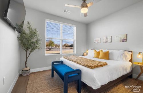 Rogers Apartment | Modern 2br2ba Aptnear Walmart Campus & Hospital