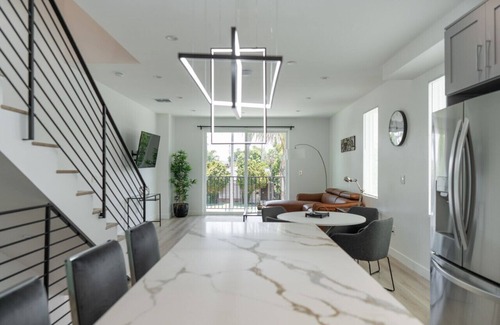 NoHo Arts District House | MODERN 3-4 BR TOWNHOME BUILT 2023 w/OFFICE, BONUS ROOM, GARAGE & EV CHARGER p64