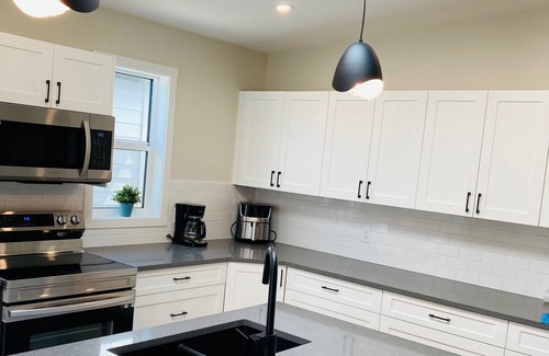 Central Okanagan House | Modern 3 bedroom rancher style home