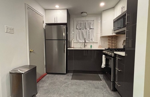 West Street - River Street Apartment | Modern 3 Bd Oasis, Convenient city living w/parking