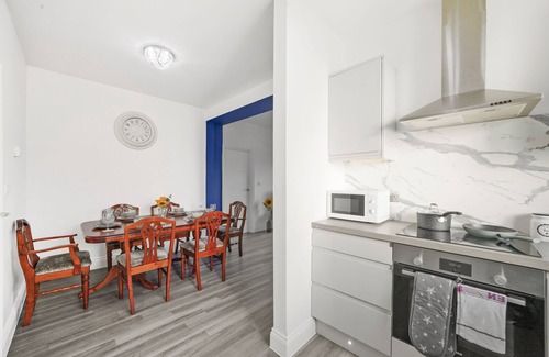 Turkey Street Apartment | Modern 3 bed apartment with Parking in Enfield