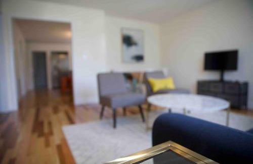 Federal Hill Apartment | Modern 3 bed close to downtown- parking available