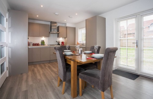 Saunderton House | Modern 3-Bed Cottage Nestled in the Chiltern Hills