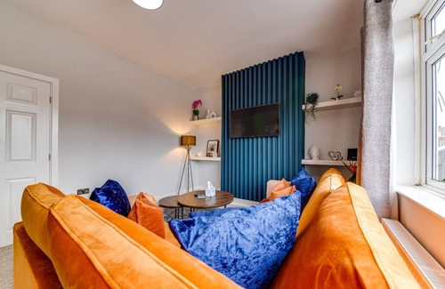 Thurnscoe House | Modern 3 bed, home from home with free parking