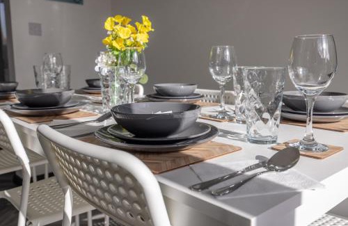 Cramlington House | Modern 3 Bed House-Free Parking