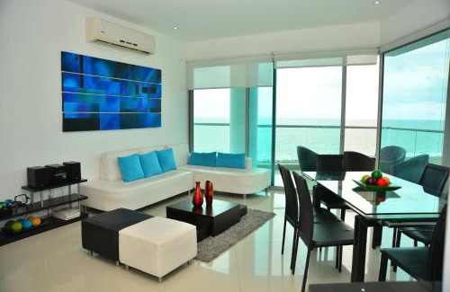 Cartagena District Apartment | Modern 3 Bedroom Apartment with sea-beach view