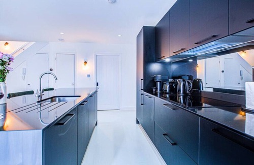 Harrow Road House | Modern 3-Bedroom House near Serene Queen's Park