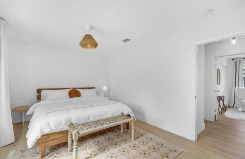 Coral Way House | Modern 3 Bedroom GetAway with Parking in Coral Gables