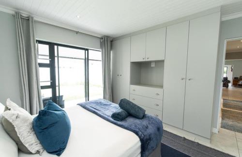 Lorraine House | Modern 3 Bedroom In The Heart Of Pe