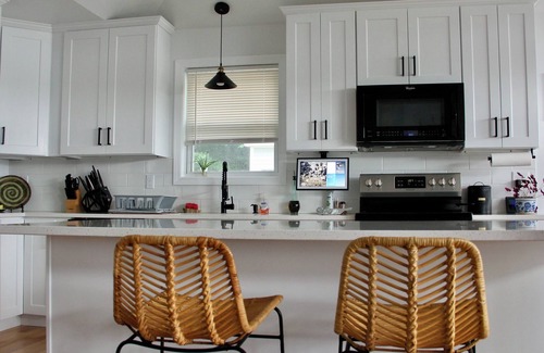 Lake Pocotopaug House | Modern 3 Bedroom Lake House- Close To Restaurants and Beach Access