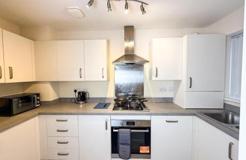 Wolverhampton House | Modern 3-Bedroom Wolverhampton City Home, WiFi&Parking