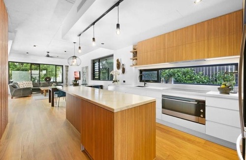 Cheltenham House | Modern 3 Bedrooms Villa