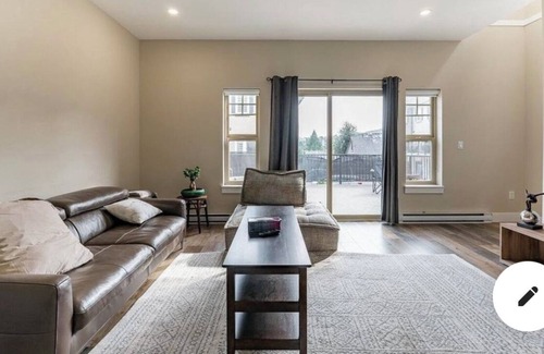 Abbotsford House | Modern 3 beds 3 baths luxury townhome in central location close SFU, mall, etc