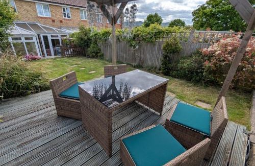 Eastbourne House | Modern 3B Eastbourne Retreat: Tranquil & Cozy Stay