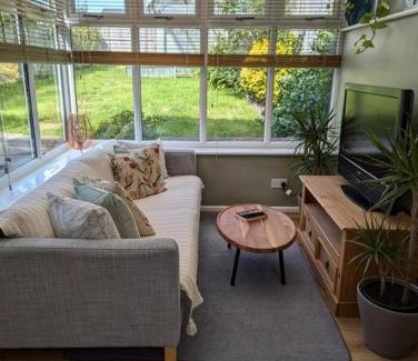 Eastbourne House | Modern 3B Eastbourne Retreat: Tranquil & Cozy Stay