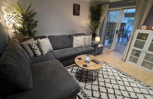 Eastbourne House | Modern 3B Eastbourne Retreat: Tranquil & Cozy Stay