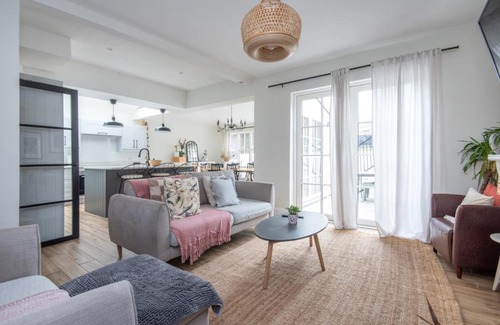 Shooters Hill House | Modern 3B Home with Garden in Eltham, London