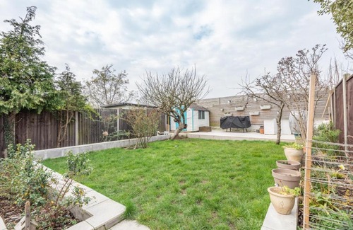 Shooters Hill House | Modern 3B Home with Garden in Eltham, London