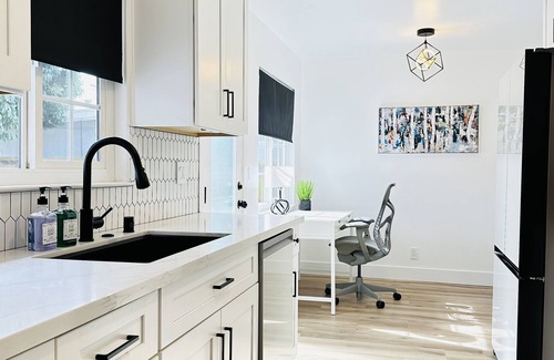 Willow Glen House | Modern 3bd/2ba w/Workspace, Pet Friendly, 2mi from S. Row, V. Fair & Pruneyard