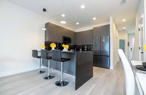 Four Corners House | Modern 3Bd Screened Pool at Serenity Resort 17322