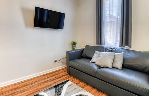 Jersey City Apartment | Modern 3BR/2BA Apartment Minutes to NYC