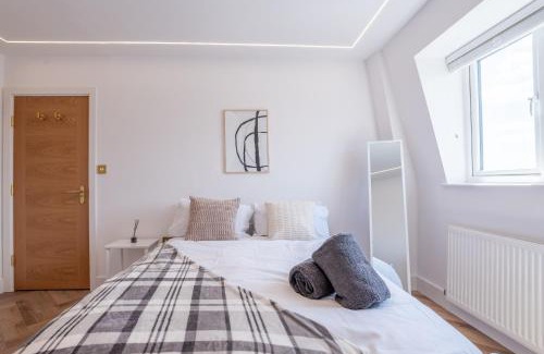 South Harrow Apartment | Modern 3BR Apartment Family Comfort & Style