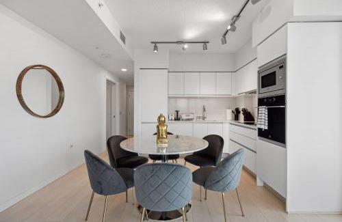 Mount Pleasant Apartment | Modern 3BR Condo with Rooftop, Gym and Parking near Skytrain