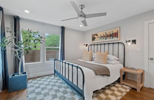 South Manchaca House | Modern 3BR Getaway - Pool-Near SOCO-Mins to DT