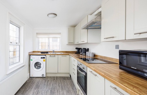 Southend-on-Sea House | Modern 3BR House | w/Parking, WiFi, Netflix | CITY CENTRE Near The Iconic Pier