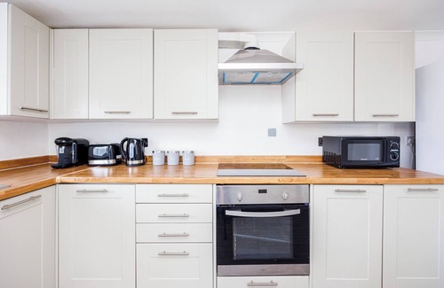 Southend-on-Sea House | Modern 3BR House | w/Parking, WiFi, Netflix | CITY CENTRE Near The Iconic Pier