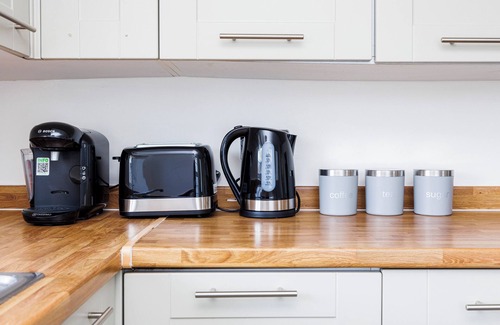 Southend-on-Sea House | Modern 3BR House | w/Parking, WiFi, Netflix | CITY CENTRE Near The Iconic Pier