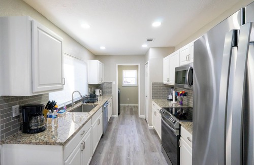 The Colony House | Modern 3BR｜Home Office｜Backyard｜Near Lake & Grandscape｜30-Night Min #42276