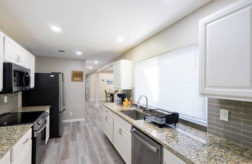 The Colony House | Modern 3BR｜Home Office｜Backyard｜Near Lake & Grandscape｜30-Night Min #42276