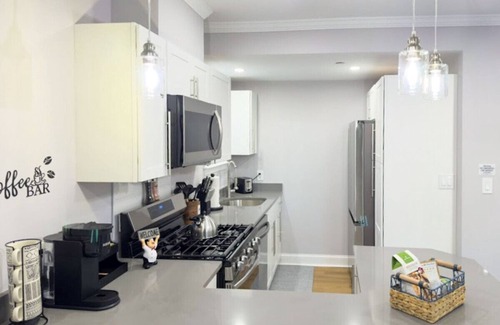 Fitchburg Apartment | Modern 3BR Near FSU 15 Min to Wachusett