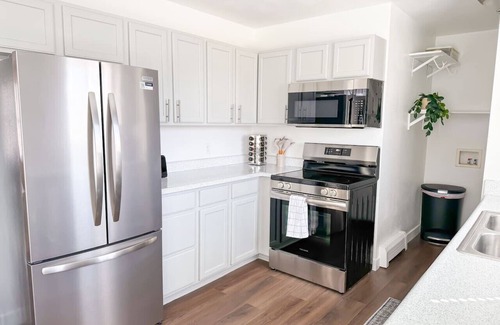 Sheridan Apartment | Modern 3BR Near Littleton