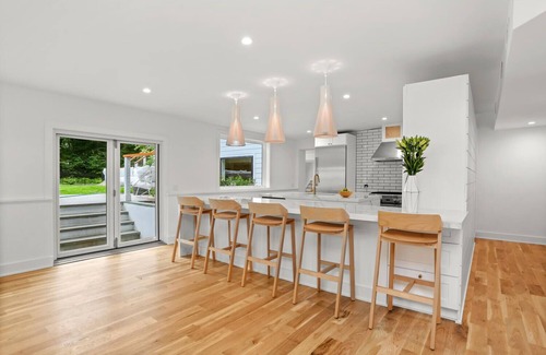 Weston House | Modern 4 bed 4.5 bath w hot tub & heated pool close to beach