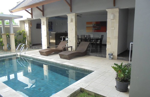 Kerobokan Villa | Modern 4 Bedroom 4 Bathroom villa pool