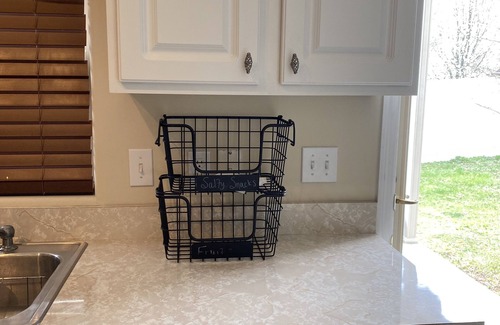 Lexington House | Modern 4 bedroom fenced in yard-Hamburg