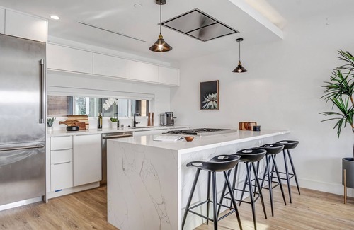 Palms House | Modern 4-bedroom home with charge station Centrally located near Culver City