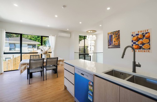 Glenfield House | Modern 4-Bedroom Home in Glenfield
