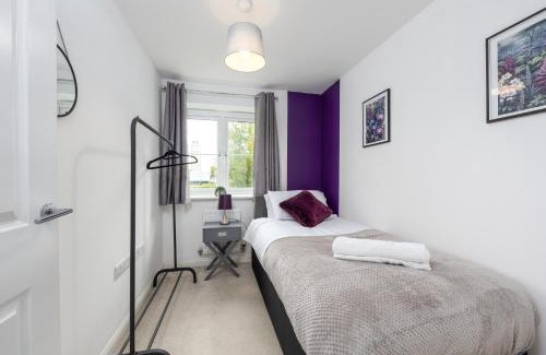 Maidstone House | Modern 4 Bedroom House-Sleeps 7-Parking-Nr Hospital-Perfect for Work Crews