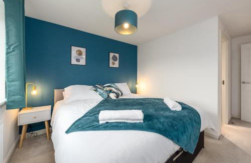 Maidstone House | Modern 4 Bedroom House-Sleeps 7-Parking-Nr Hospital-Perfect for Work Crews