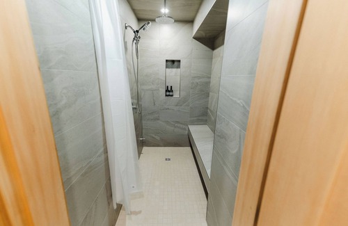 Revelstoke Hotel | Modern 4-Bedroom Luxury CT Lodge Experience