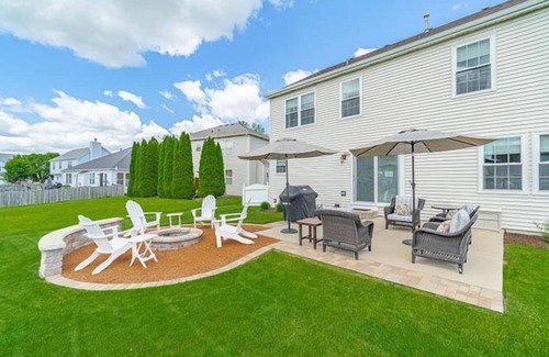 Shorewood House | Modern 4 Bedroom Private Vacation Home