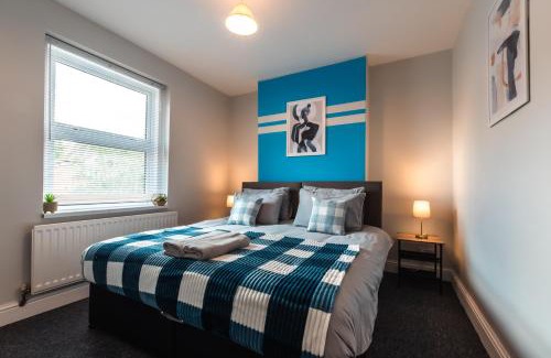 Southampton House | Modern 4 Bedrooms-Sleeps 8-Long Term Disc-Driveway